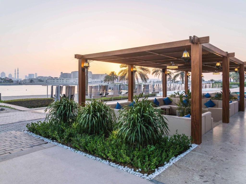 Exterior bar