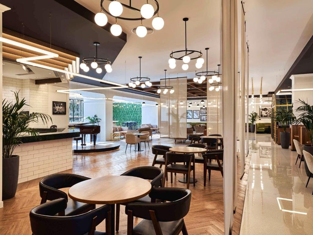 Hotel restaurant