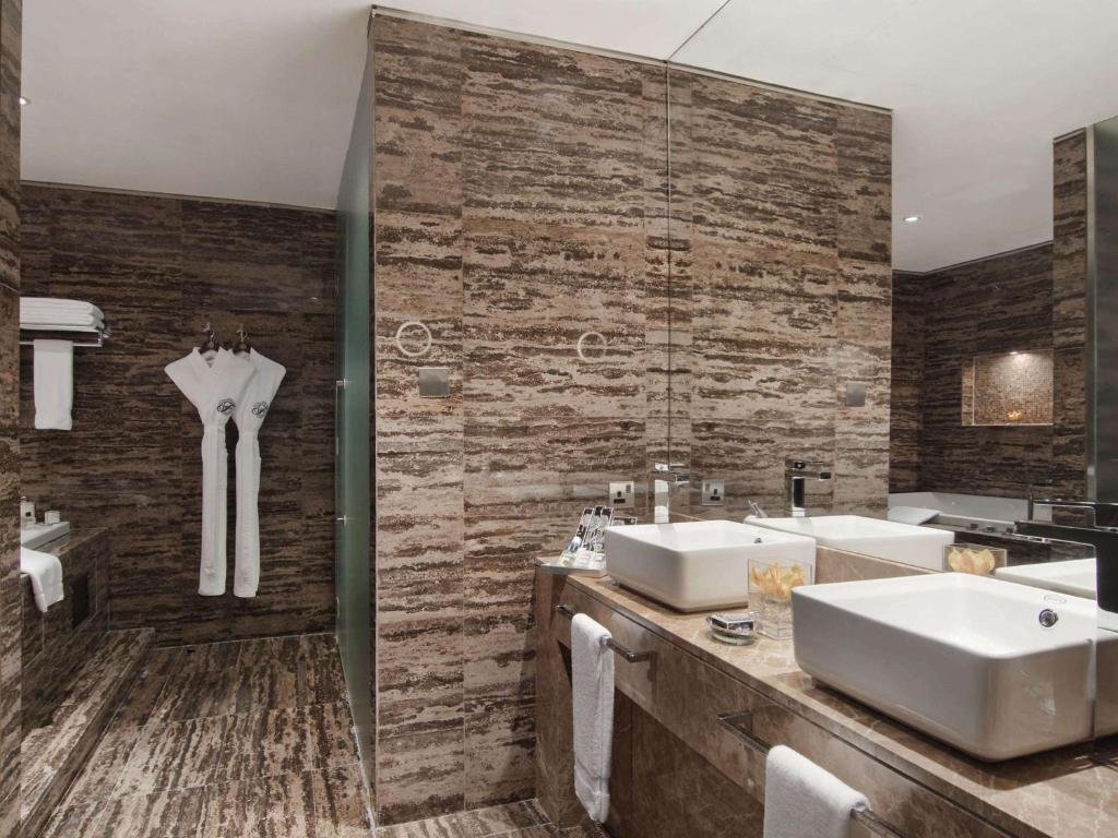 Hotel bathroom 1