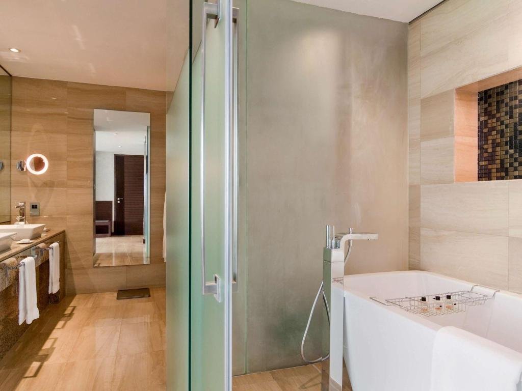 Hotel bathroom 2